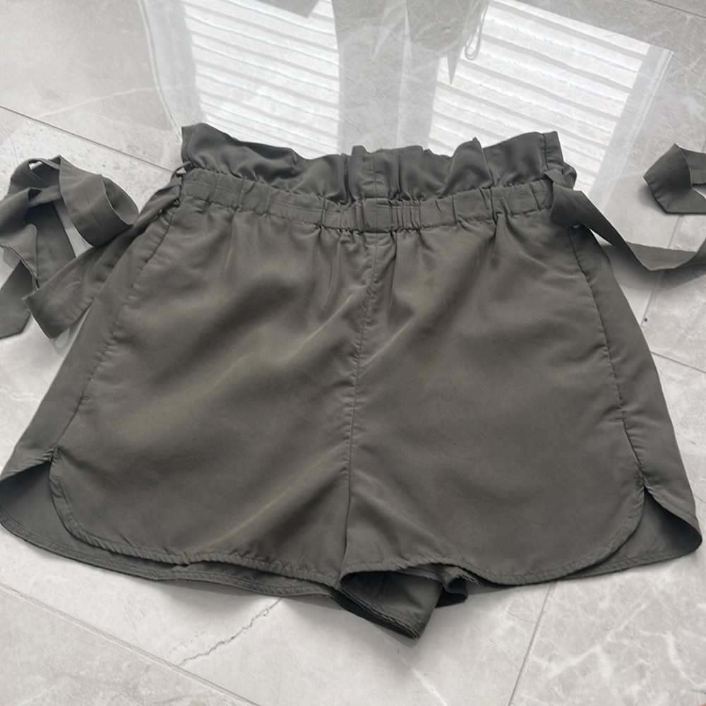 Army green light weight summer shorts